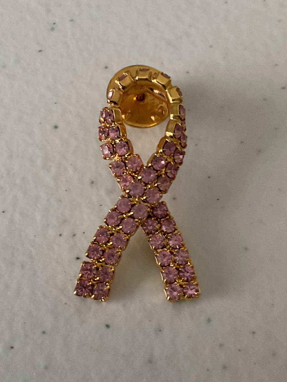🌺$5.00 must bundle 🌺Pink Ribbon Crystal Pin Brooch - Unbranded